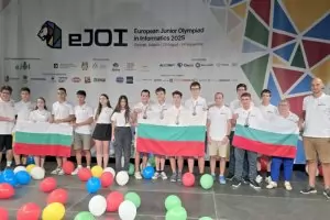 Наши ученици спечелиха 5 медала от олимпиада по информатика