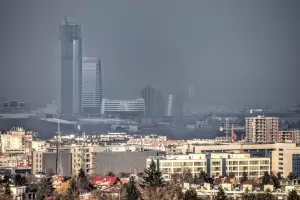 ДНСК: Децата със селфито от небостъргача са пробили дупка в оградата