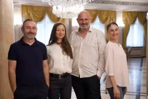 Народният театър търси популярност и аплаузи на три континента