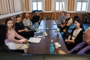 Снежина Петрова влиза в танцов спектакъл на сцената на Народния