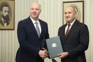 Радев и кабинетът обърнаха службите на "Плод-зеленчук"