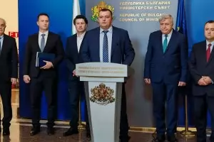 След дъжд качулка: Държавата се втурна да проверява наводнените места
