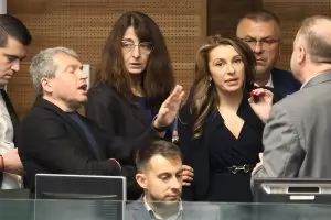 Управляващите бързат със затвора за намеса в личния живот