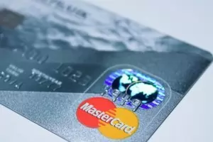 Mastercard маха номерата от картите си