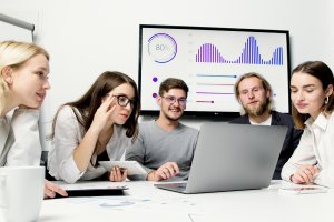 Според обобщени данни от през 2025 г обявите за работа