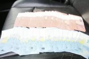 МВР откри в колата на кандидат-депутат пари и списъци