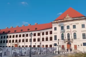 Петер Мадяр мести премиерския кабинет, за да се разграничи от Орбан