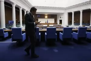 НС се събира извънредно утре заради Петричкия Ескобар и подпалвачите на "Старлинк"