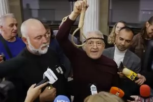 Кандидат за вицепрезидент беше глобен за обиди в ефир