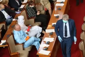 Дори извънредното положение не вразуми политиците