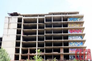 Лекари архитекти родители излязоха на протест в 18 00 ч пред