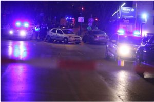 Заради силна миризма на газ идваща от улични шахти край театър