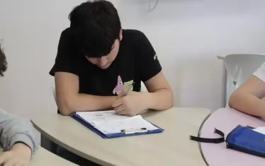 Учениците са много по-концентрирани без телефони, смятат учители.