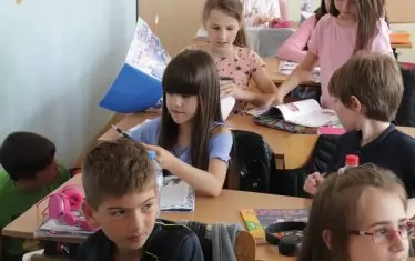 Синдикат иска санкции и за родители, ако децата им са с телефони в час 