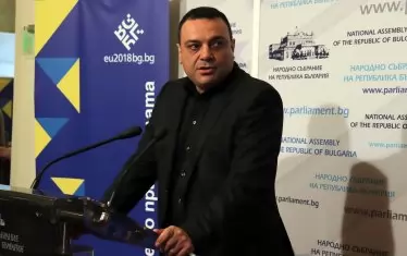  И за Московски се оказа трудно да напусна правителството.