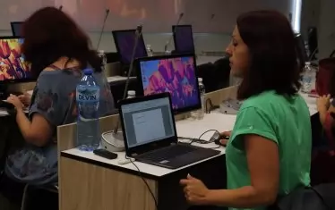 Много студенти работят по време на следването си, поради което се преместват в индивидуална форма на обучение. В това нямаше да има нищо лошо, стига вузовете да подаваха коректно броя на редовните и на задочните си студенти.