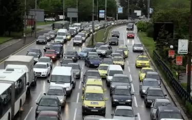 Метрото не реши проблемите с трафика. 