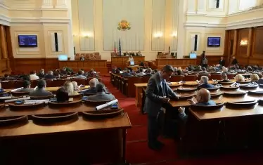 Правната мисъл в този парламент стига колкото да се преписват директиви буквално.