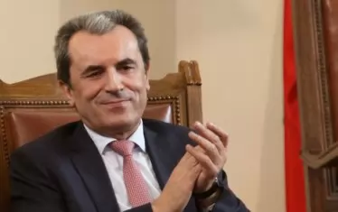 Чудно е защо БСП не обяви края на прехода когато Орешарски бе премиер
