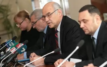 Публична тайна е, че към председателския пост в КЕВР интерес проявяват не една и две партии.