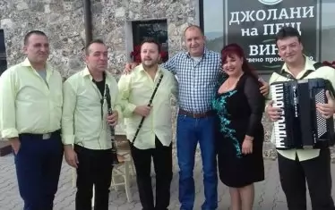 Два джолана, три бири - и музиката да свири! 