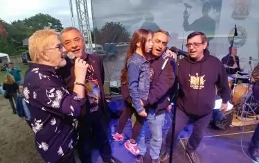  Валери Симеонов "забива" на рок фест в Тутракан на 1 юли тази година, където местните се питаха дали работят шумомерите му. 