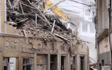 Така си отиват един по един паметниците на културата. 