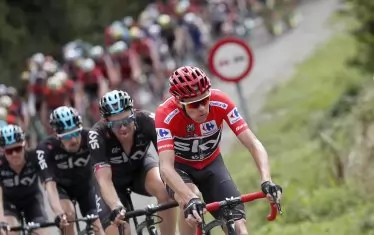 ...Само няколко дни по-късно обаче UCI съобщи, че Фрум е дал съмнителна проба за допинг по време на 17-ия етап от Обиколката на Испания през септември 2017 г., което по-късно постави под съмнение участието на състезателя на "Скай" във Франция през 2018 г.