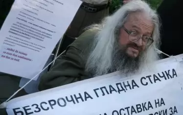 Всички говорят, че корупцията в България е основен проблем, малцина обаче се включиха в гладния протест на Николай Колев-Босия, който настоява за оставката на министър Ивайло Московски и разпускане на парламента.