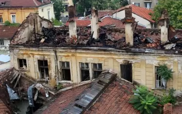 Сградите, които горяха, се оказаха на МВР. 