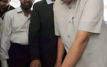 Пакистанският ядрен учен Абдул Кадир Хан е предавал ядрена информация на Иран.