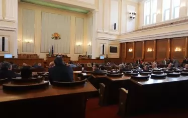  Парламентарните политически сили, въпреки демонстрираните си уж-противоречия, масово одобриха решението на Конституционния съд, с което се отхвърля Истанбулската конвенция.