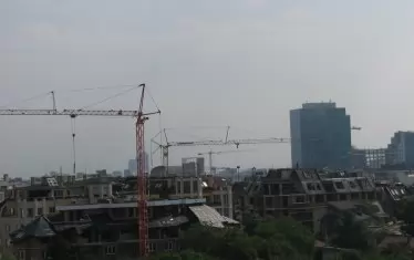  Пейзажът на столицата заприлича на гора от кранове.