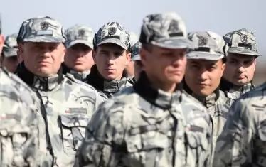 МО увеличава и затяга военната служба