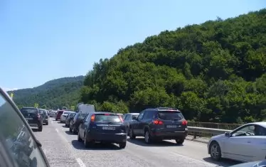 Това е положението всеки уикенд по магистралите. На когото не му харесва - да лети.