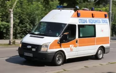 Седем пострадали при катастрофа между микробус и кон край Котел