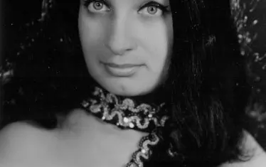 Певицата на върха на славата.