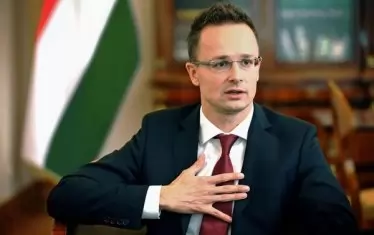 Унгария реши да подари на Черна гора 25 км. бодлива тел, която да бъде използване за изграждане на ограда по границата с Албания за спиране на мигрантите  Унгарският външен министър Петер Сиярто предложил помощ на Подгорица в момент, когато се заговори за нова вълна от имигранти от Турция и Гърция към Западна Европа. 