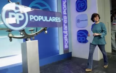 Сорая Саенс де Сантамария беше вицепремиер в кабинета на Мариано Рахой. Според критиците й тя няма визия за бъдещето на Народната партия. 