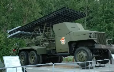  Сталинград. Руска катюша, качена на US Studebaker truck, доставен по схемата lend-lease (заем-наем).
