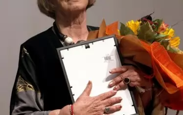 Проф. Вера Найденова е известен кинокритик, историк и теоретик на киното. Доайен преподавател по кинознание и история и теория на киното в НАТФИЗ, гост-лектор в Софийския университет.