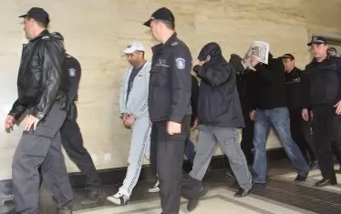  Обвиняемите от групата за отвличания "Наглите", които рязаха пръсти, не бяха с оковани крака в съда. 