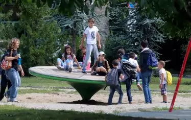 Екскурзиите през учебно време ще са до 3 дни, предвижда наредба.