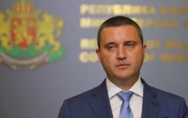  Финансовият министър Владислав Горанов побърза да прехвърли вината за скандала единствено върху Агайн.