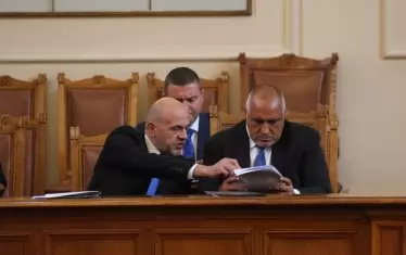 Неудобно е, когато публично друг трябва да ти обяснява за какво става въпрос.