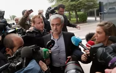 Винаги съм спазвал испанското законодателство, заяви на излизане от съда в Мадрид португалският треньор Жозе Моуриньо, след като официално бе обвинен в укриване на €3.3 млн.