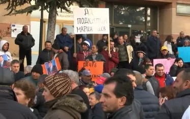  ГЕРБ не защити кмета си в Септември, затова местните хора излязоха на митинг в негова подкрепа. 