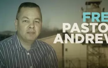  Пастор Андрю Брънсън в момента е под домашен арест, но процесът срещу него продължава. 