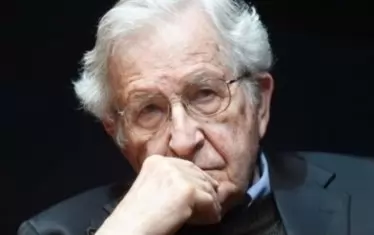  Ноам Чомски остана evergreen.