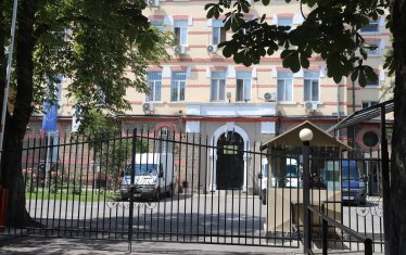 Мъж влиза в затвора за нарушена карантина след съдебен абсурд